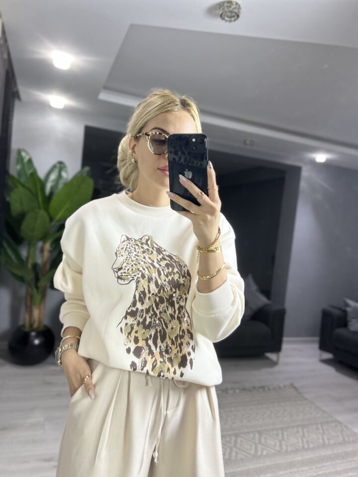 Boncuk Aksesuarlı Leopar Desenli Sweatshirt